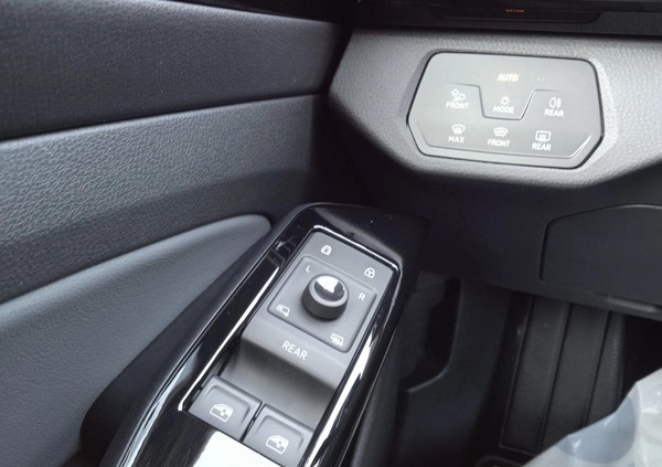 Volkswagen ID.4 cena 138000 przebieg: 10138, rok produkcji 2021 z Gliwice małe 379